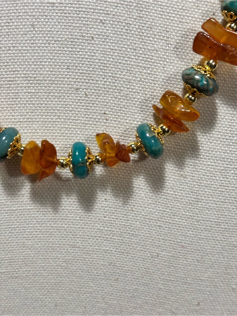 Beautiful Hubei Turquoise & natural Amber beaded necklace with 18k gold beads. - Picture 4 of 5